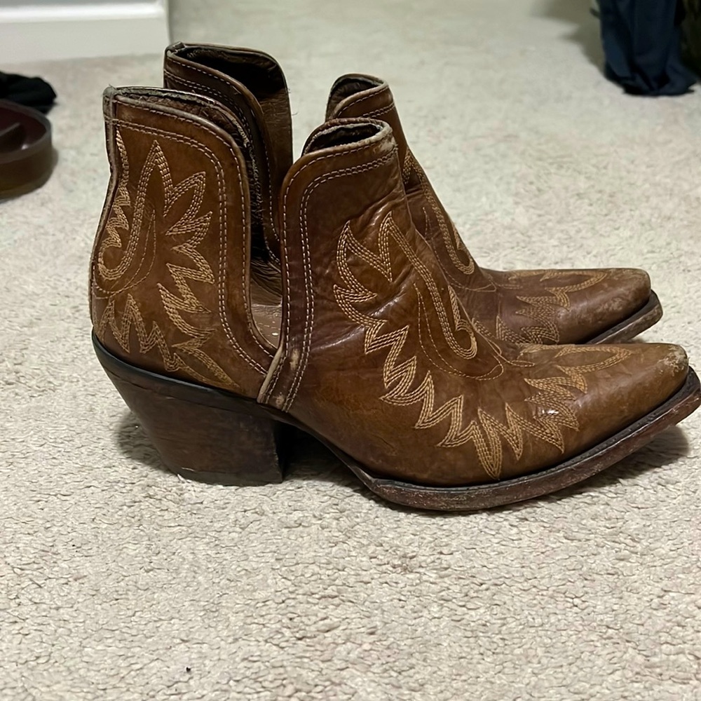 Ariat Dixon distressed brown boots. Size 10